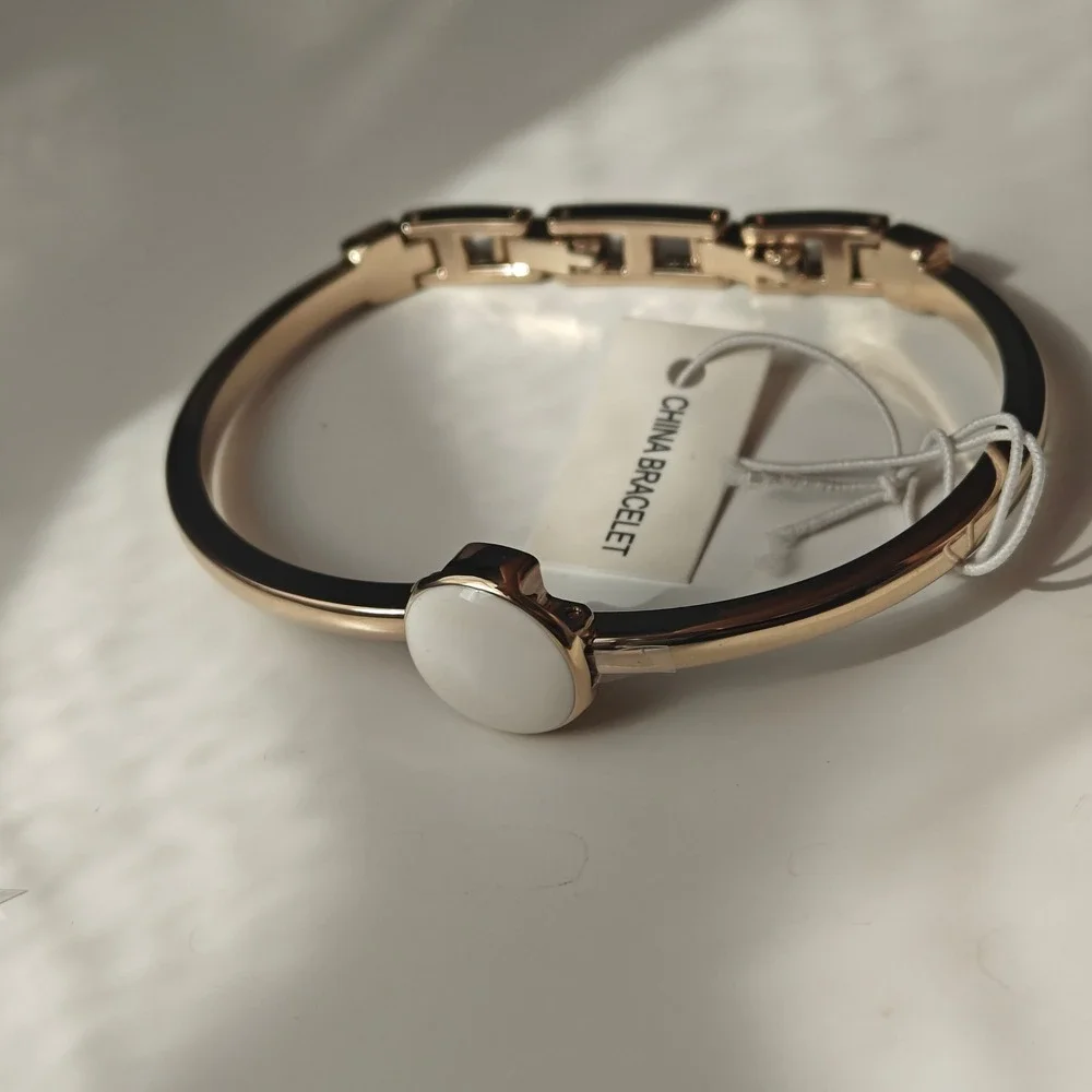 Gold Tone White Cabochon Minimalist Bangle Bracelet Circle‎ Geometric Link Clasp